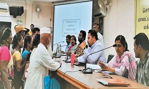 செங்கல்பட்டில் கலெக்டர் தலைமையில் மக்கள் குறைதீர்க்கும் நாள் கூட்டம்