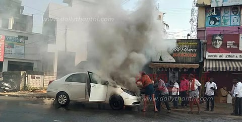 ஓடும் காரில் திடீர் தீ