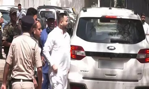 ரெயில்வே பணி நியமன ஊழல்: தேஜஸ்வி யாதவிடம் 9 மணி நேரம் அமலாக்க துறை விசாரணை