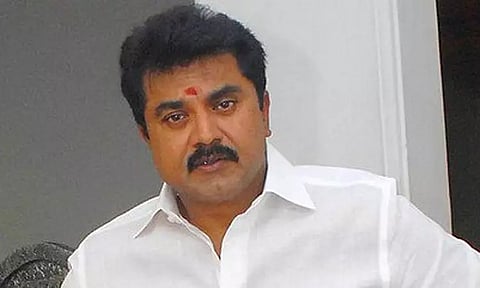 பொதுமக்களுக்கு இலவசமாக 6 ஆயிரம் புத்தகங்களை வழங்கும் சரத்குமார்