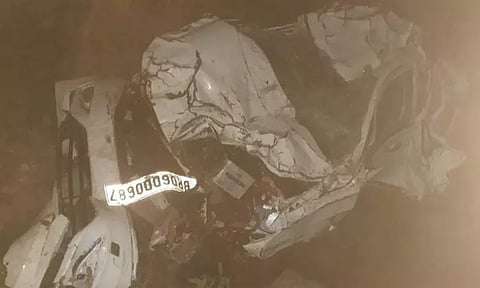 நேபாளத்தில் பள்ளத்தாக்கில் கார் கவிழ்ந்து விபத்து - 4 இந்தியர்கள் பலி