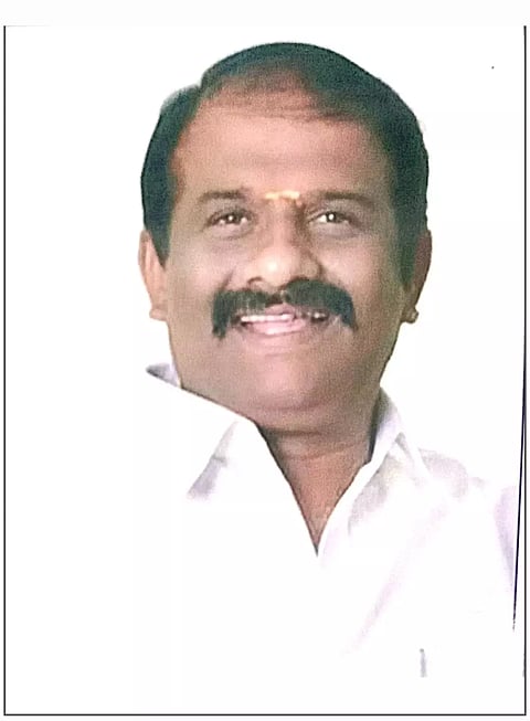 மாவட்ட மத்திய கூட்டுறவு வங்கியை அமைக்க வேண்டும்