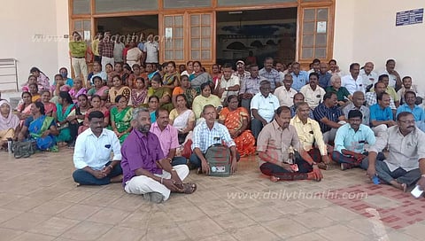 ஊரக வளர்ச்சித்துறை அலுவலர்கள் 2-வது நாளாக காத்திருப்பு போராட்டம்