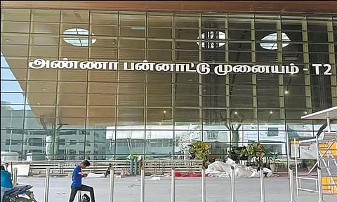 சென்னை விமான நிலையத்தில் அண்ணா, காமராஜர் பெயர் பலகை
