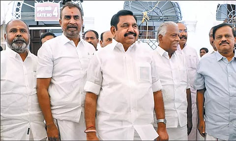 எடப்பாடி பழனிசாமியின் பேச்சை நேரடியாக ஒளிபரப்பாததற்கு கண்டனம்: சட்டசபையில் இருந்து அ.தி.மு.க. வெளிநடப்பு