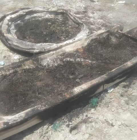 படகு, பரிசல், வலைகள் தீவைத்து எரிப்பு