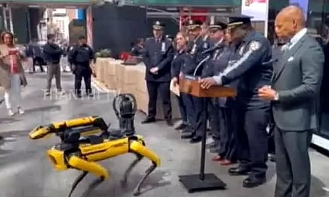 நியூயார்க் நகர காவல் பணியில் இணைந்த 'ரோபோ நாய்'