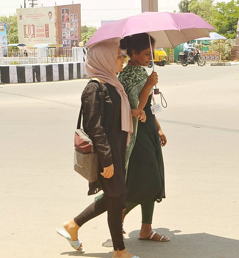 கொளுத்தும் வெயிலால் மக்கள் தவிப்பு