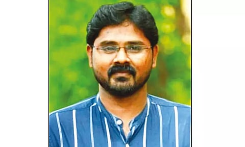 கல்லூரியில் ஆசிரியைகள் உள்பட 15 பேருக்கு பாலியல் தொல்லை; பேராசிரியர் கைது