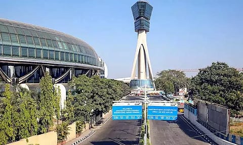 மும்பை விமான நிலையத்தில் போர்டிங் பாசை மாற்றிய வெளிநாட்டு பயணிகள் கைது