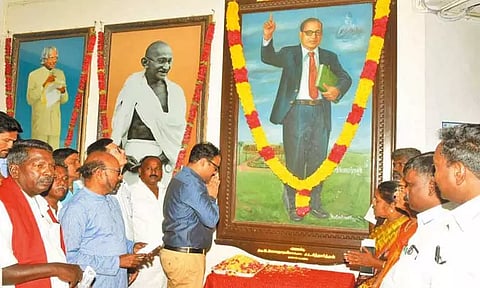 சமத்துவ நாளையொட்டி அம்பேத்கர் உருவப்படத்துக்கு கலெக்டர் மலர் தூவி மரியாதை