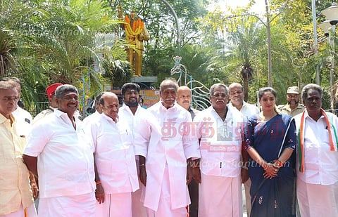 அம்பேத்கர் சிலைக்கு, ரங்கசாமி மாலை அணிவித்து மரியாதை