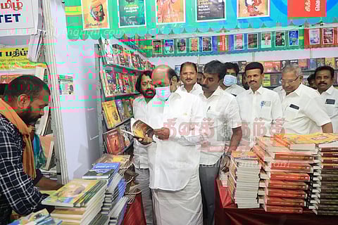 புத்தகத் திருவிழாவில் பொதுப்பணித்துறை அமைச்சர் திடீர் ஆய்வு