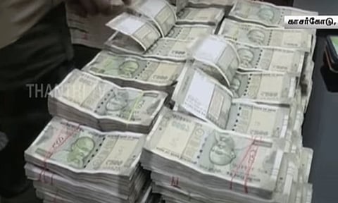 ஸ்கூட்டரில் கடத்தப்பட்ட ஹவாலா பணம் .. பின்னணியில் யார் ? போலீசார் தீவிர விசாரணை