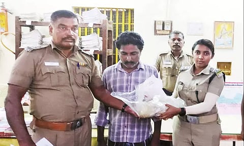 உடன்குடியில் போலீசார் சோதனையில் ரூ.2½ கோடி ஆம்பர்கிரீஸ் சிக்கியது