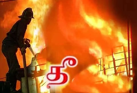 கியாஸ் சிலிண்டரில் தீ; 3 பேர் காயம்