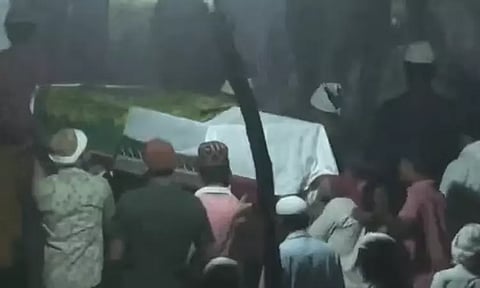 ஆதிக் அகமது, அஷ்ரப் உடல்கள் போலீஸ் பாதுகாப்புடன் அடக்கம்