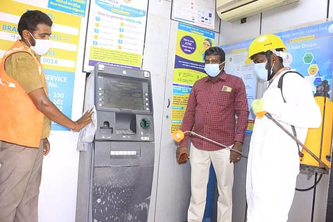 நெல்லையில் ஏ.டி.எம். மையங்களில்கிருமிநாசினி தெளிப்பு