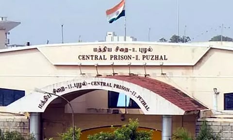 புழல் பெண்கள் சிறையில் சிறை காவலரை சரமாரியாக அடித்து உதைத்த வெளிநாட்டு பெண் கைதிகள்