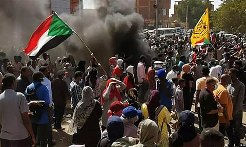 "இந்தியர்கள் யாரும் வீட்டை விட்டு வெளியே வர வேண்டாம்" - சூடானில் இந்திய தூதரகம் 2ம் முறையாக எச்சரிக்கை