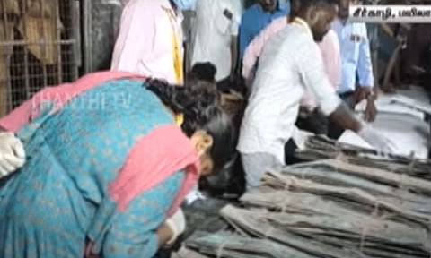 சீர்காழியில் கண்டெடுக்கப்பட்ட சிலைகள், தேவார செப்பேடுகள் கோயிலில் உள்ள பாதுகாப்பு பெட்டகத்தில் வைப்பு