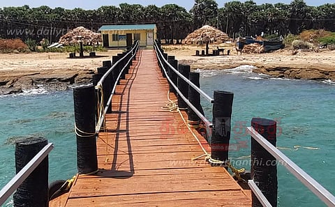 மண்டபத்தில் இருந்து பாம்பன் பாலம் வரை சுற்றுலா படகுசவாரி