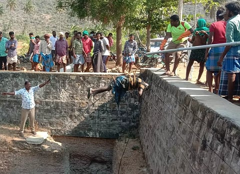 மது போதையில் கிணற்றில் தவறி விழுந்த தொழிலாளி பிணமாக மீட்பு