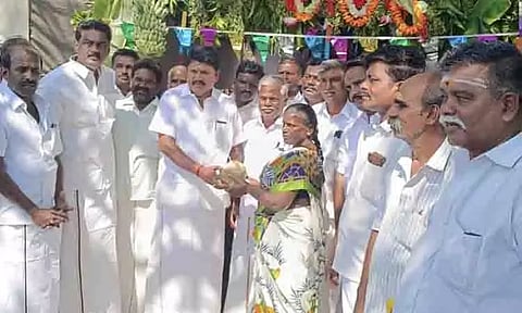 தமிழ் சங்கம் சார்பில் நீர்மோர் பந்தல் திறப்பு