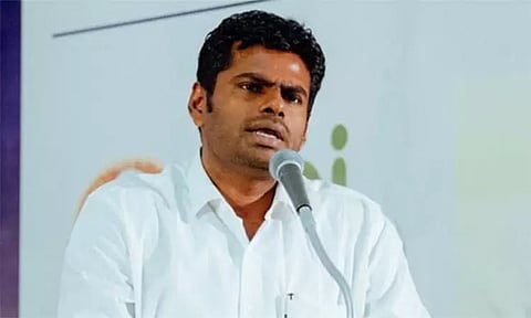 அண்ணாமலை ஏதாவது சொல்லி வருகிறார்