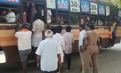 பஸ் ஏற முயன்ற பெண்ணிடம் 7 பவுன் சங்கிலி திருட்டு
