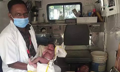 பண்ருட்டி அருகேஆம்புலன்சில் பெண்ணுக்கு பிரசவம்