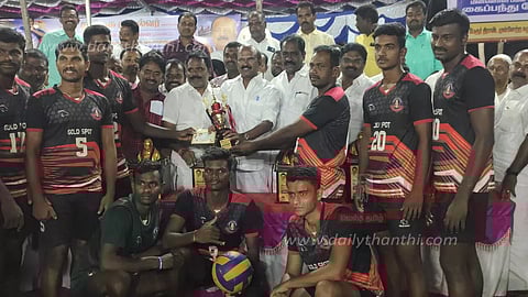 மாநில கைப்பந்து போட்டியில் வெற்றி பெற்ற அணிகளுக்கு பரிசு