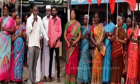 மார்க்சிஸ்ட் கம்யூனிஸ்டு கட்சியினர் ஆர்ப்பாட்டம்