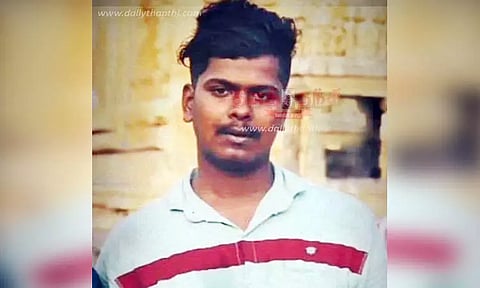 மோட்டார் சைக்கிள்கள் நேருக்குநேர் மோதியதில் 2 வாலிபர்கள் பலி