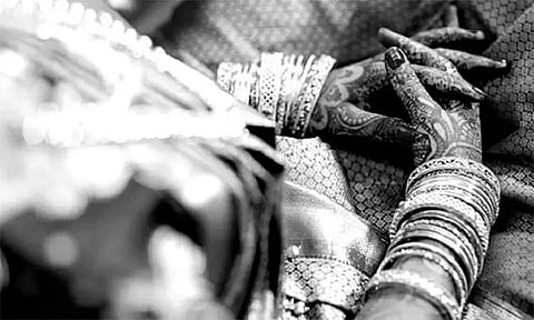 திருமண விழாவில் மீது திராவகம் வீச்சு மணமக்கள் மற்றும் 12 பேர் கருகினர்