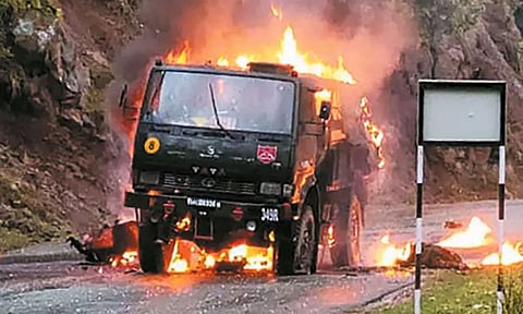 ராணுவ வாகனம் மீது நடத்தப்பட்ட தாக்குதல்: ஜெய்ஷ் பயங்கரவாத இயக்கம் பொறுப்பேற்பு