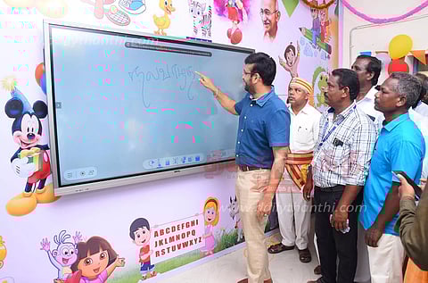 ரூ.1¾ லட்சம் மதிப்பில் ஸ்மார்ட் வகுப்பறை தொடக்கம்