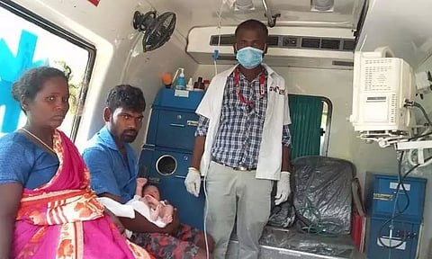 திட்டக்குடி அருகேஓடும் ஆம்புலன்சில் பெண்ணுக்கு பிரசவம்அழகான ஆண் குழந்தை பிறந்தது