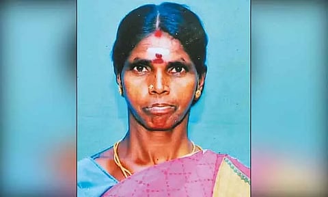 சாப்பாடு கொடுக்க தாமதமானதால் ஆத்திரம்: இரும்பு கம்பியால் மனைவி அடித்துக்கொலை - தொழிலாளி கைது