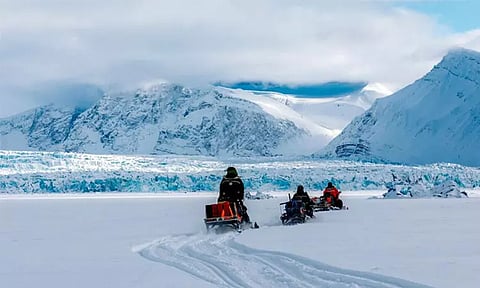 300 ஆண்டுகால பருவநிலை வரலாறு... ஆர்க்டிக் பனிப்பாறைகளை பிரித்து எடுத்த விஞ்ஞானிகள் குழு