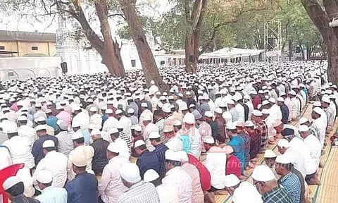 ஆம்பூரில் ரம்ஜான் சிறப்பு தொழுகை