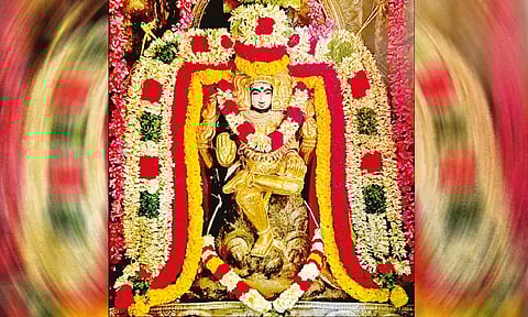 மீன ராசியில் இருந்து மேஷ ராசிக்கு இடம் பெயர்ந்தார் குருபகவான் - கோவில்களில் சிறப்பு வழிபாடு