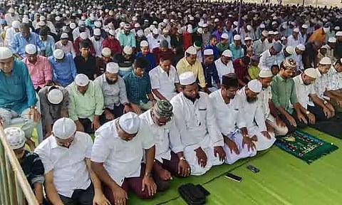 கரூர் மாவட்டத்தில் ரம்ஜான் பண்டிகை சிறப்பு தொழுகை