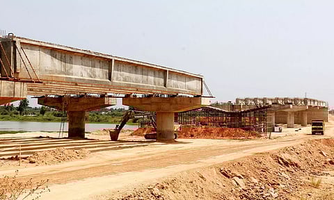 மந்தகதியில் நடக்கும் 4 வழிச்சாலை பணிகள்