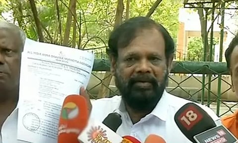 கர்நாடக தேர்தல்: ஓபிஎஸ் மனு ஏற்பு - தேர்தல் அலுவலகத்தில் அதிமுக சார்பில் புகார் மனு