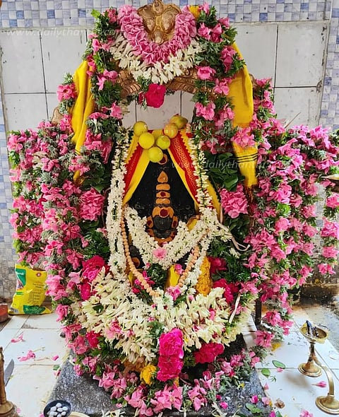 சிறப்பு அலங்காரத்தில் தட்சிணாமூர்த்தி