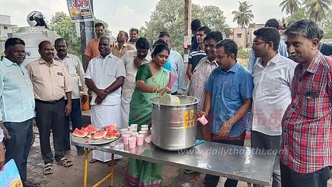 திருத்துறைப்பூண்டியில், பொதுமக்களுக்கு நீர்மோர்-தர்பூசணி