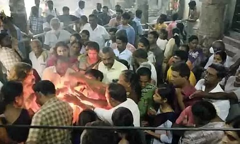 குருபெயர்ச்சியையொட்டி கோவில்களில் சிறப்பு பூஜைகள்