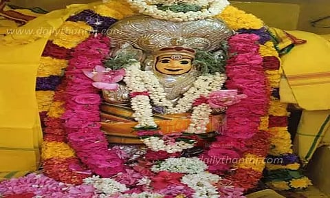குருப்பெயர்ச்சியையொட்டி கோவில்களில் சிறப்பு பூஜை