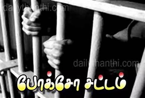 மாணவியின் வாயில் துணியை திணித்து பலாத்காரம்